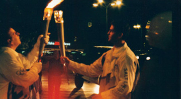 2008年8月，全體橙樹人參與奧運 圣火傳遞活動，身體力行支持奧運。