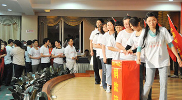 2010年3月，青海玉樹發(fā)生7.1級地震，全體橙樹 人再次第一時間行動起來為災(zāi)區(qū)人民進行募捐活動